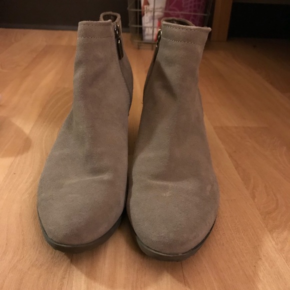 Stack heel Taupe Booties barely worn - Picture 3 of 5